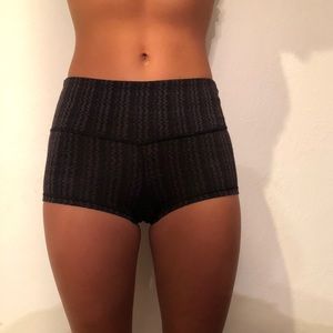 LULULEMON boogie short size 2
